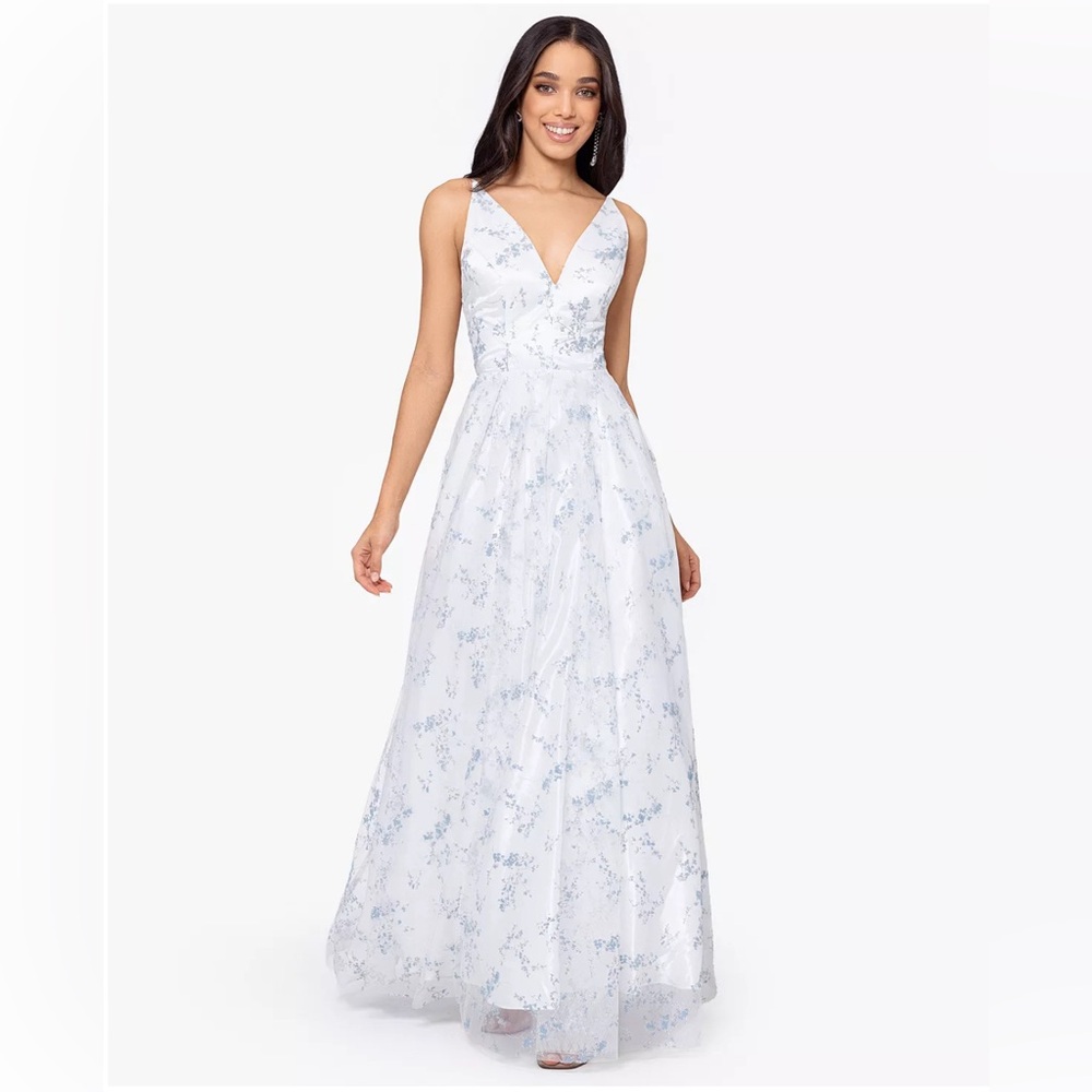 NWT Juniors' Glittered Lace-Up Gown White Dress Size 11-12 Excellent Condition